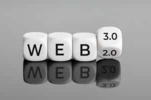 En la era digital, mantener su sitio web actualizado y relevante es crucial para atraer y retener a su audiencia y crear un impacto positivo en marketing, visibilidad en los motores de búsqueda y experiencia del usuario